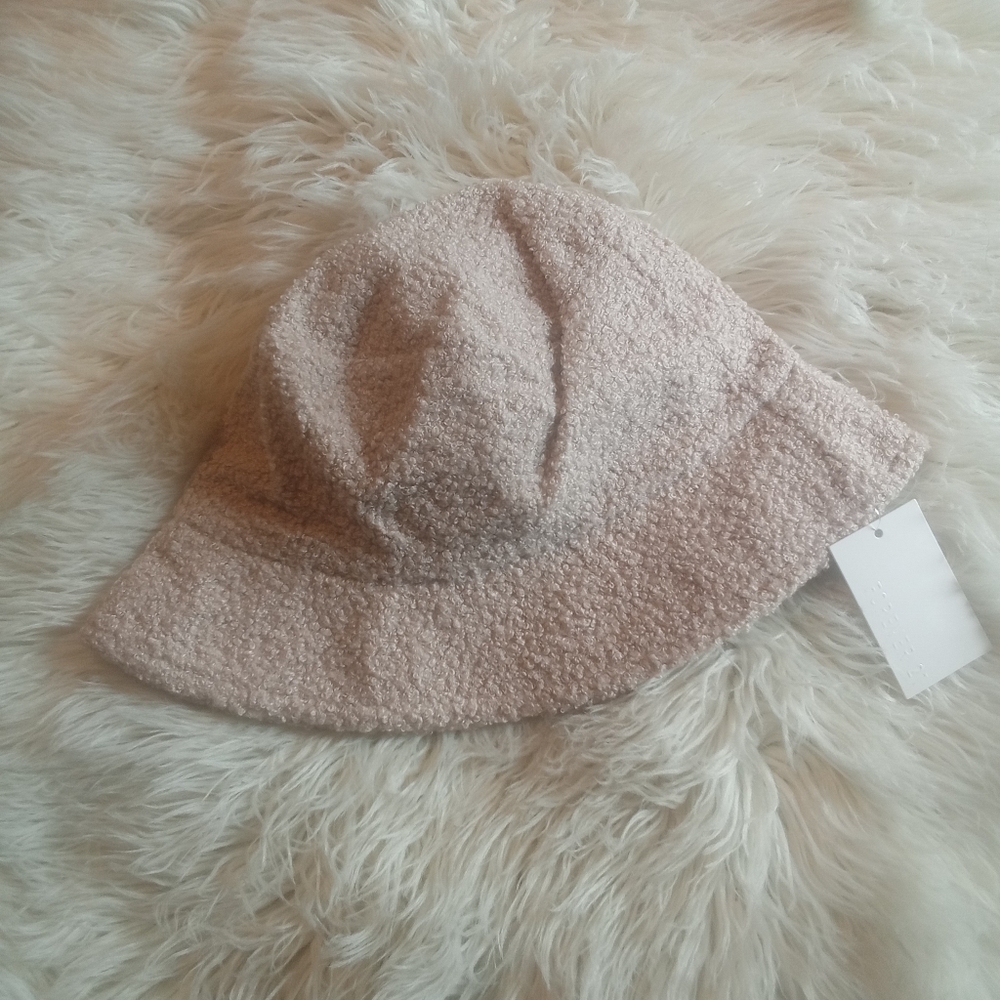 Forever 21 bucket hat